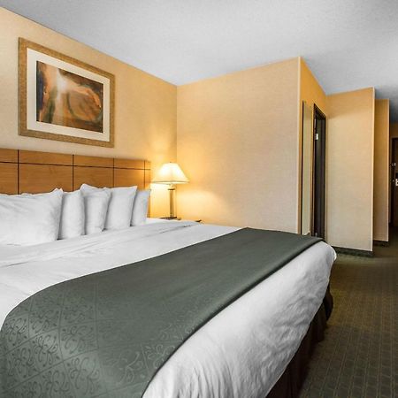 Quality Inn Dubuque On Hwy 20 Экстерьер фото