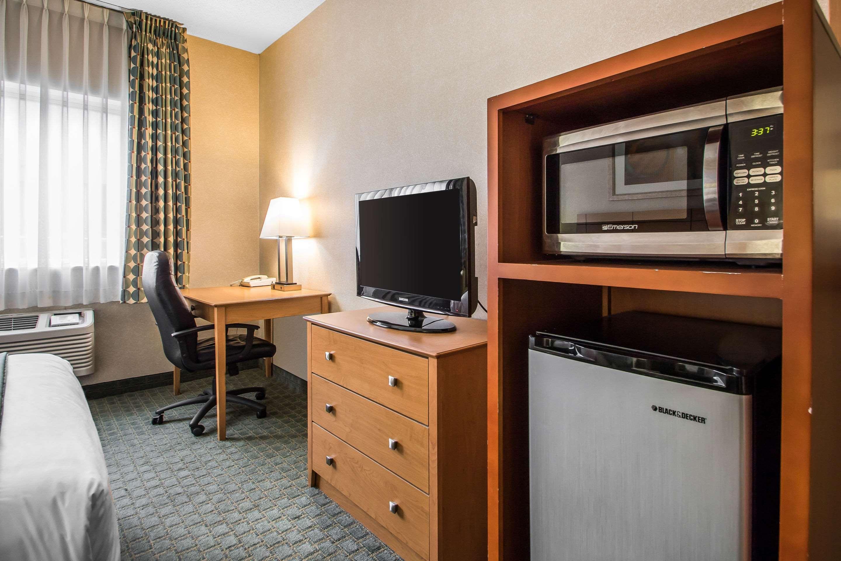 Quality Inn Dubuque On Hwy 20 Экстерьер фото