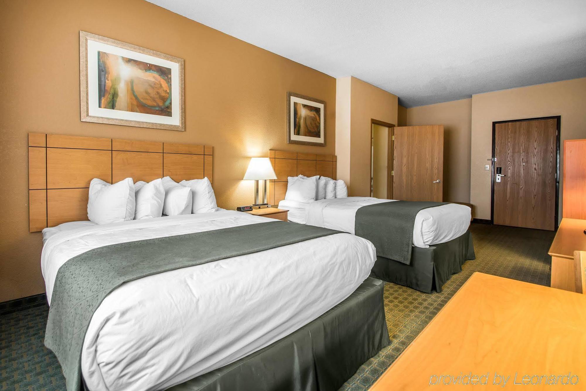 Quality Inn Dubuque On Hwy 20 Экстерьер фото