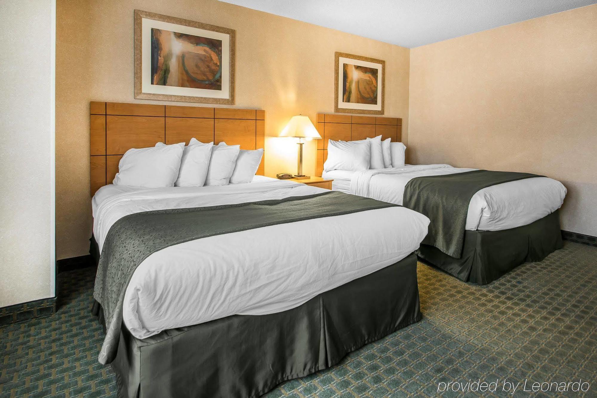 Quality Inn Dubuque On Hwy 20 Экстерьер фото
